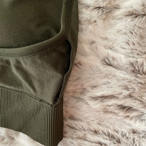 Victoria’s Secret Sports Bra Olive Green Gorgeous & Super COMFY VS Bra NEW - Picture 7 of 8